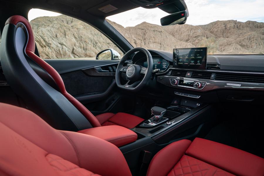 Интерьер Audi S4 Sedan TFSI (B9) 2020 года  (NA) (фото 14 из 54)